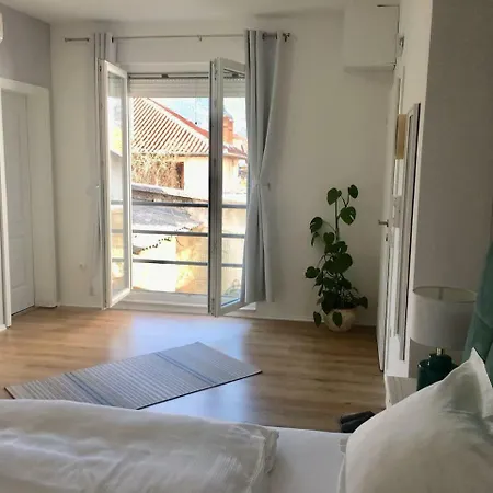 Happy Apartment *