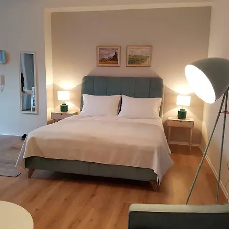 Happy Apartment *